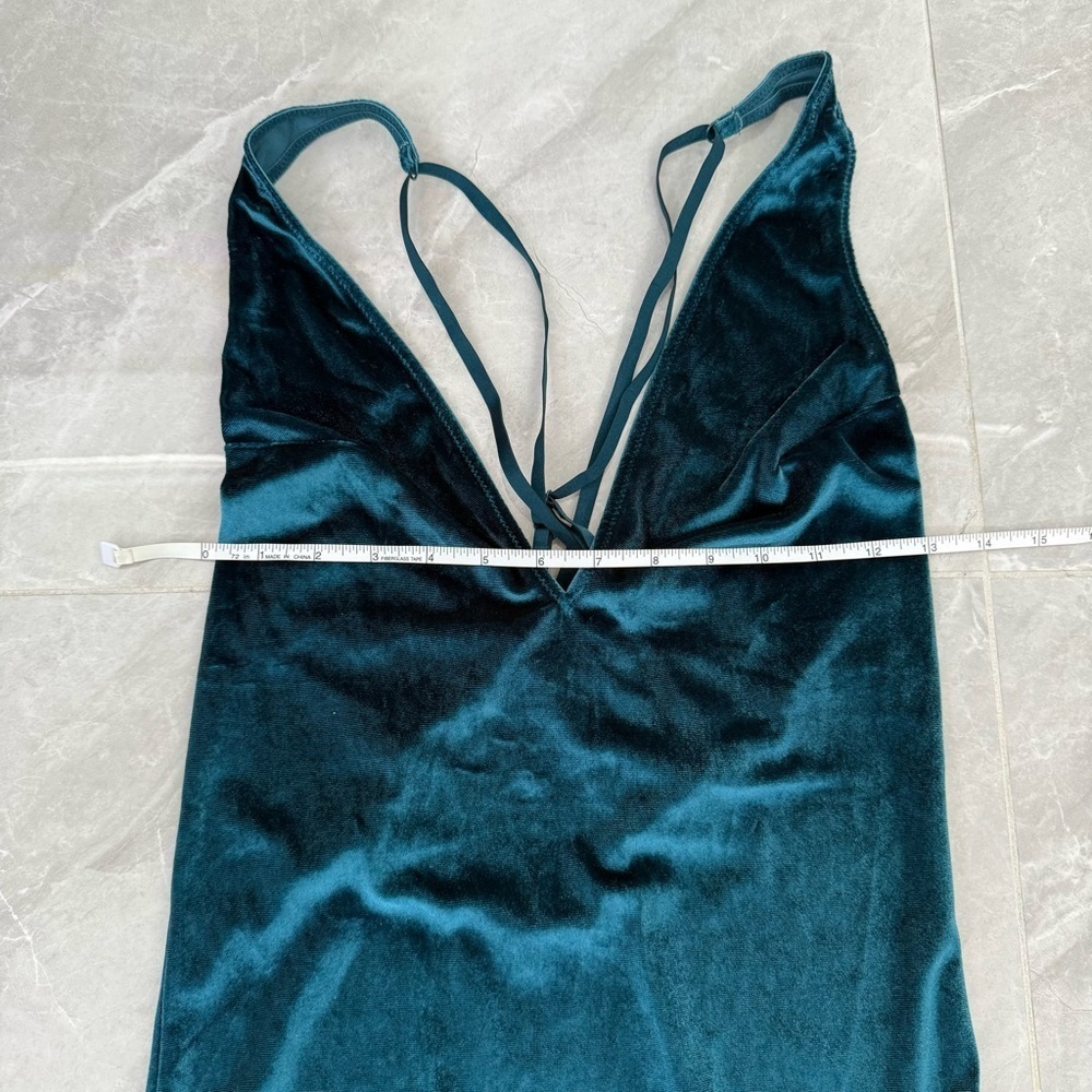Women’s Gilligan & O’Malley Intimates Velvet Deep V-Neck Strappy Bodysuit Medium - Picture 15 of 16